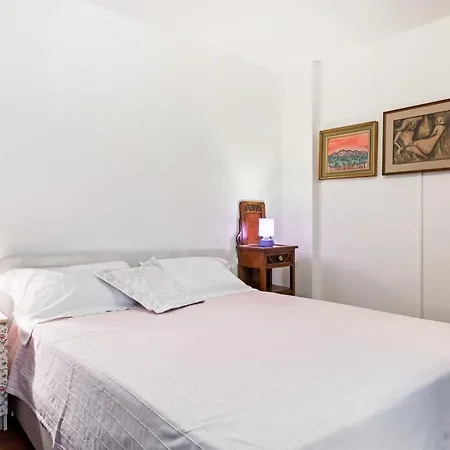 Pratello E Funzionale Appartement