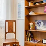 Guesthost - Pratello E Funzionale Appartement