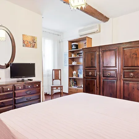 Guesthost - Pratello E Funzionale Appartement Bologna